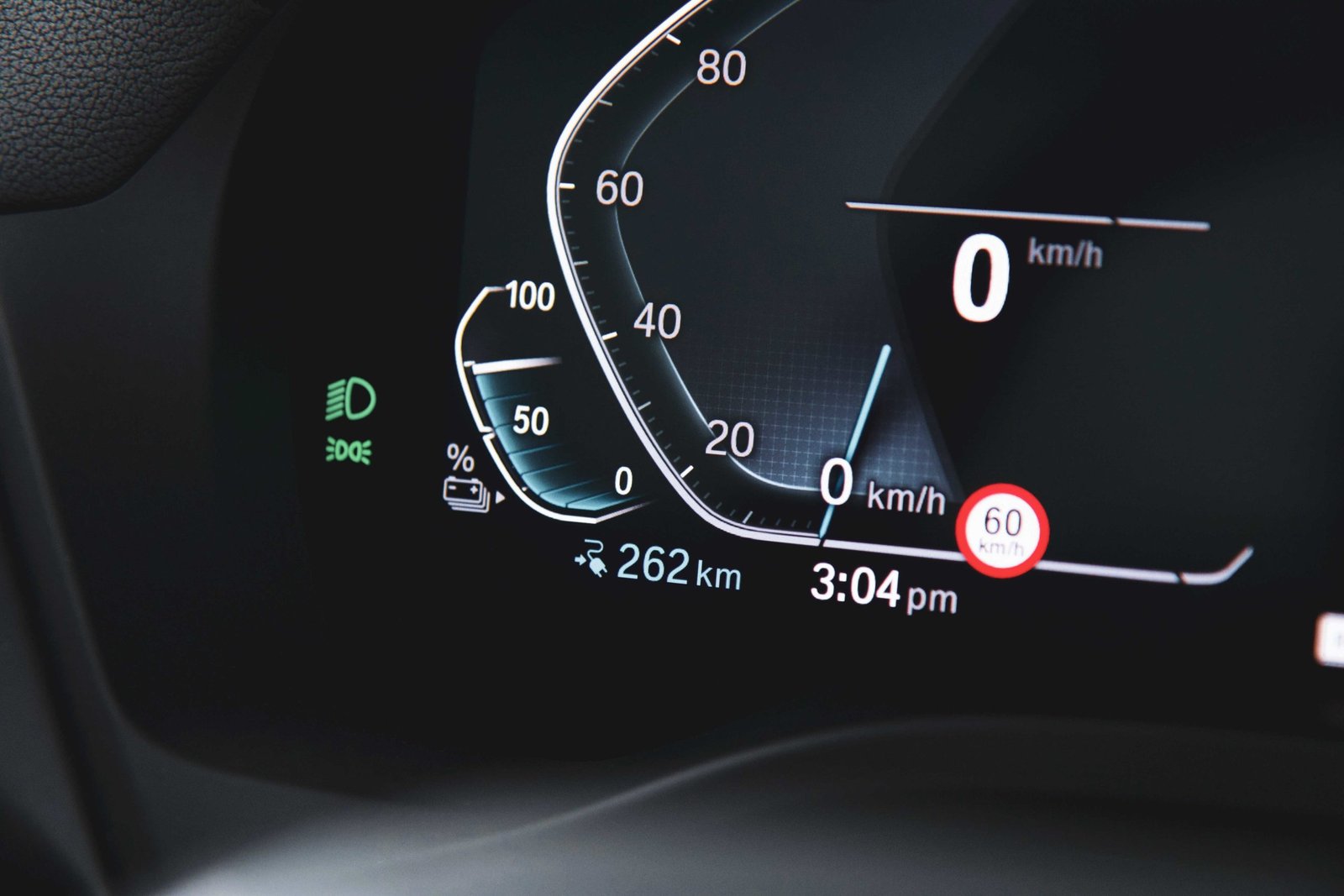 touch screen showing speed, range and battery capacity